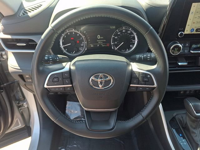 Used 2024 Toyota Highlander LE image 18