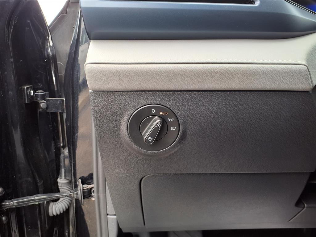 Certified 2024 Volkswagen Taos SE image 19