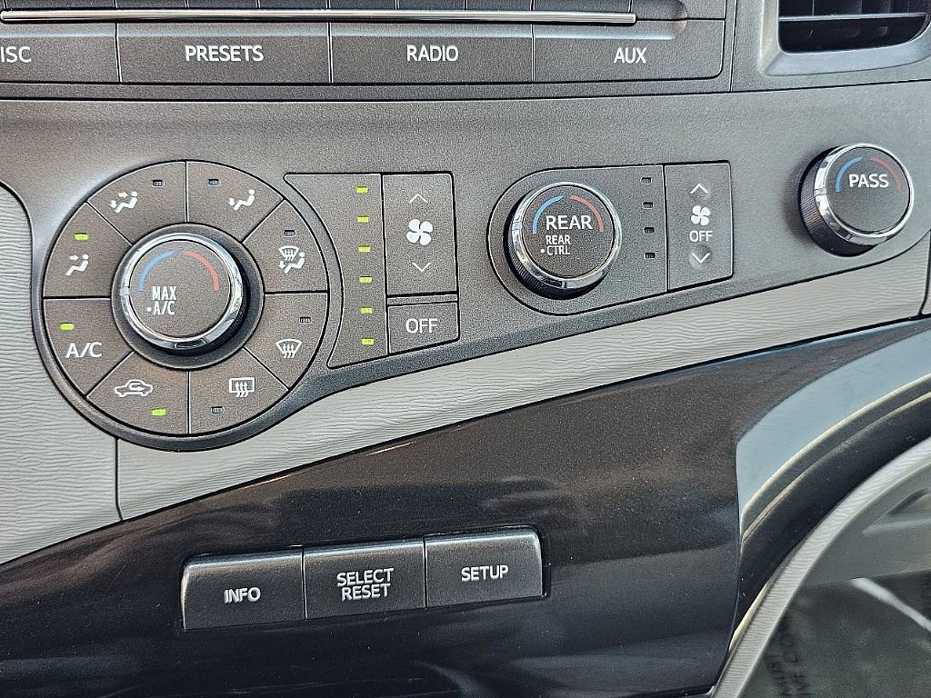 Used 2012 Toyota Sienna LE w/ Preferred Pkg image 35