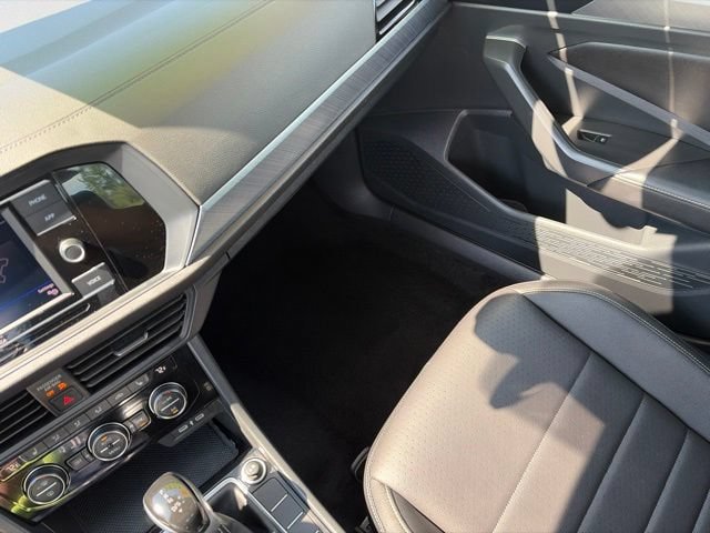 Used 2024 Volkswagen Jetta SE FWD image 13
