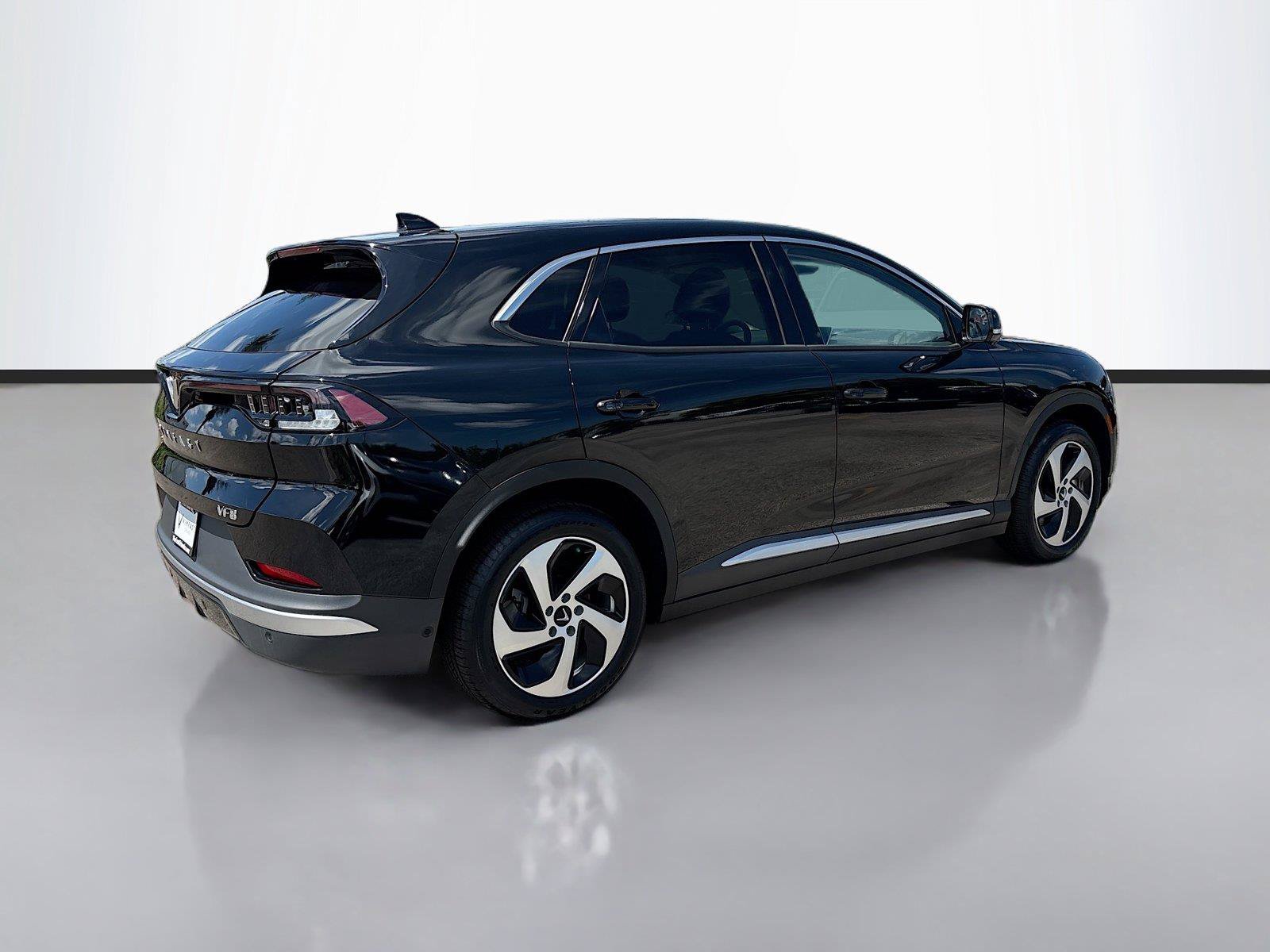 New 2025 VinFast VF 8 Eco AWD/4WD image 7