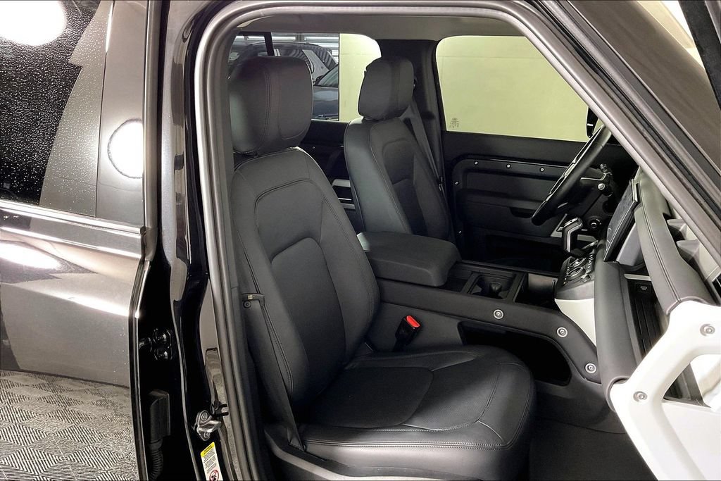 Used 2024 Land Rover Defender 110 SE AWD/4WD image 6