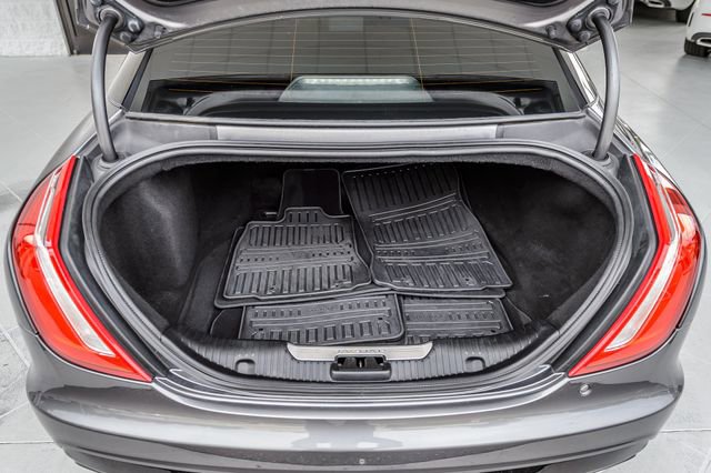 Used 2019 Jaguar XJ R-Sport image 11