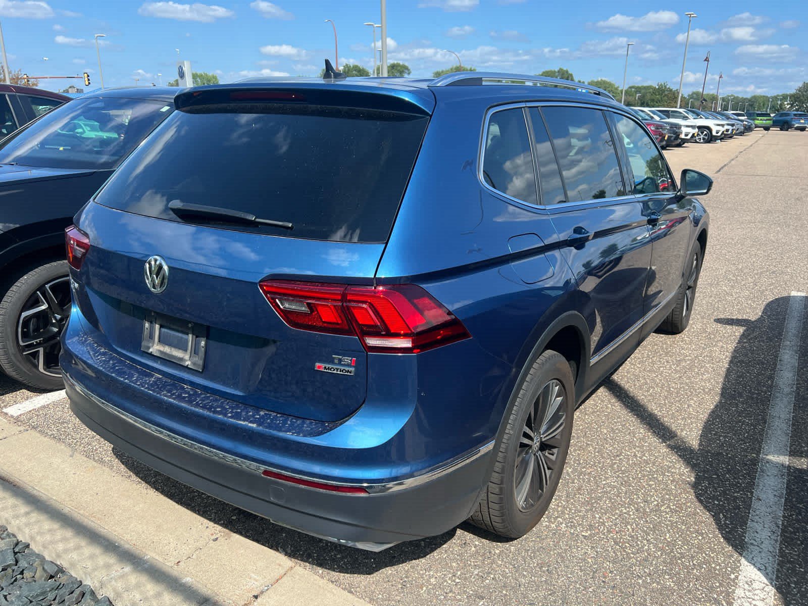 Used 2018 Volkswagen Tiguan SEL AWD/4WD image 3