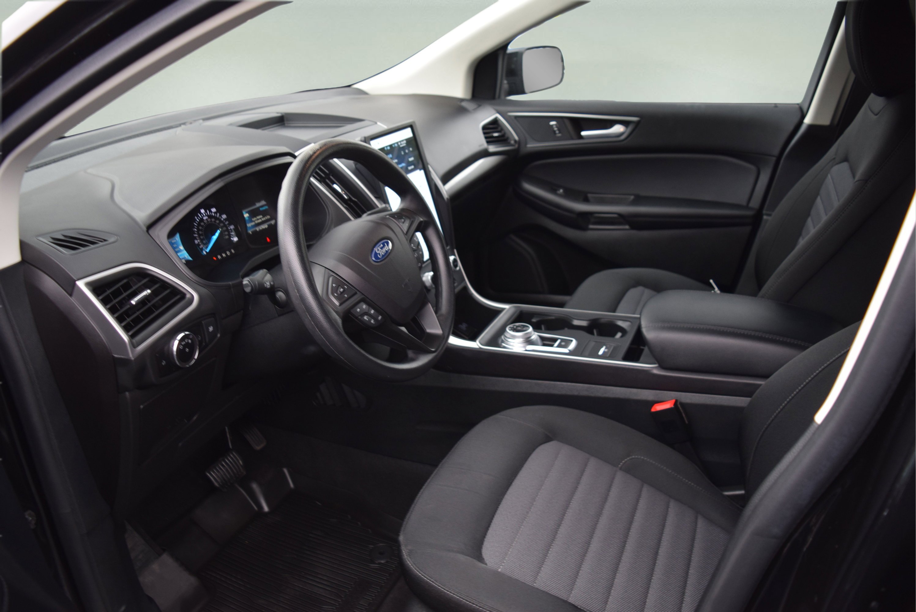 Certified 2023 Ford Edge SE w/ Black Appearance Package AWD/4WD image 9