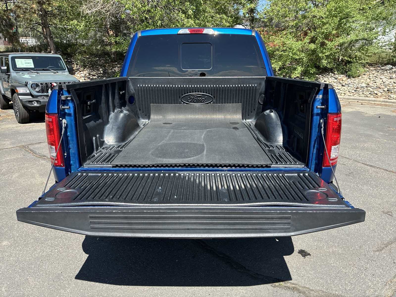 Used 2017 Ford F150 XLT w/ Equipment Group 302A Luxury AWD/4WD image 17
