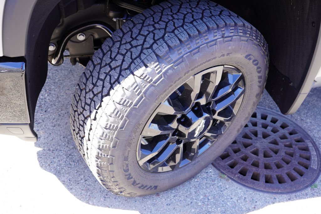 New 2026 Chevrolet Silverado 2500 Custom w/ Custom Value Package AWD/4WD image 9