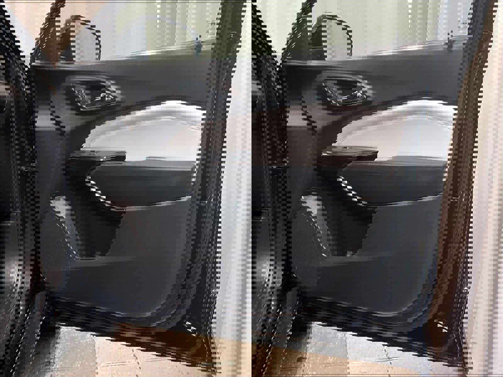 Used 2025 Chevrolet Trax LT w/ LT Convenience Package image 12