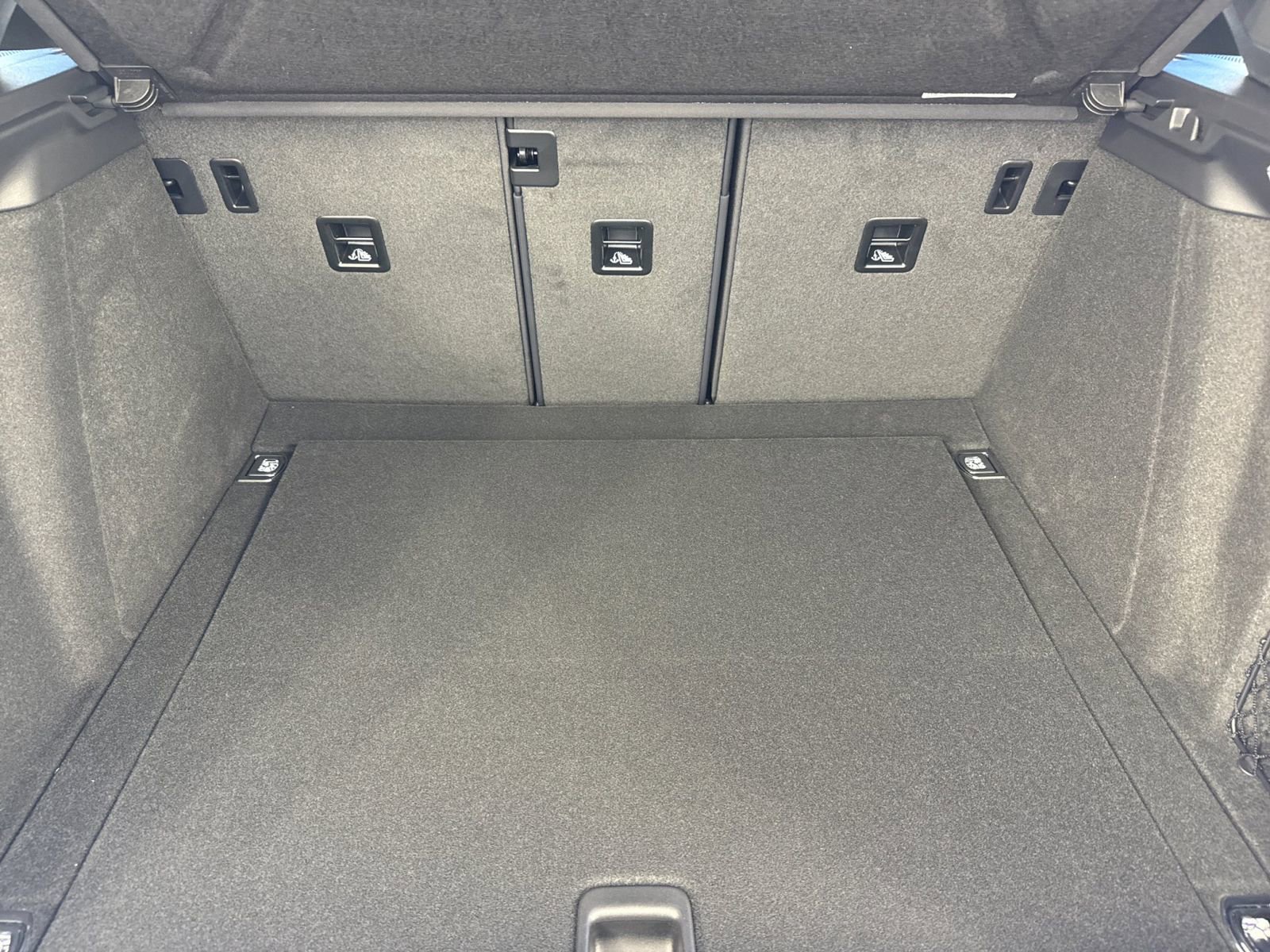 New 2026 Porsche Macan Turbo image 17