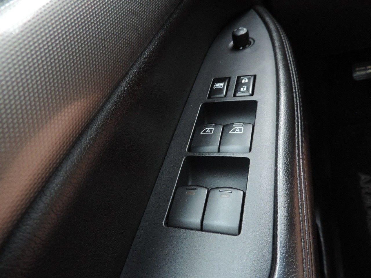 Used 2012 Nissan Armada SV image 25