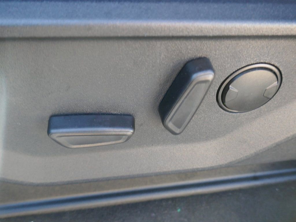 New 2026 Ford F250 Lariat w/ Black Appearance Package image 16