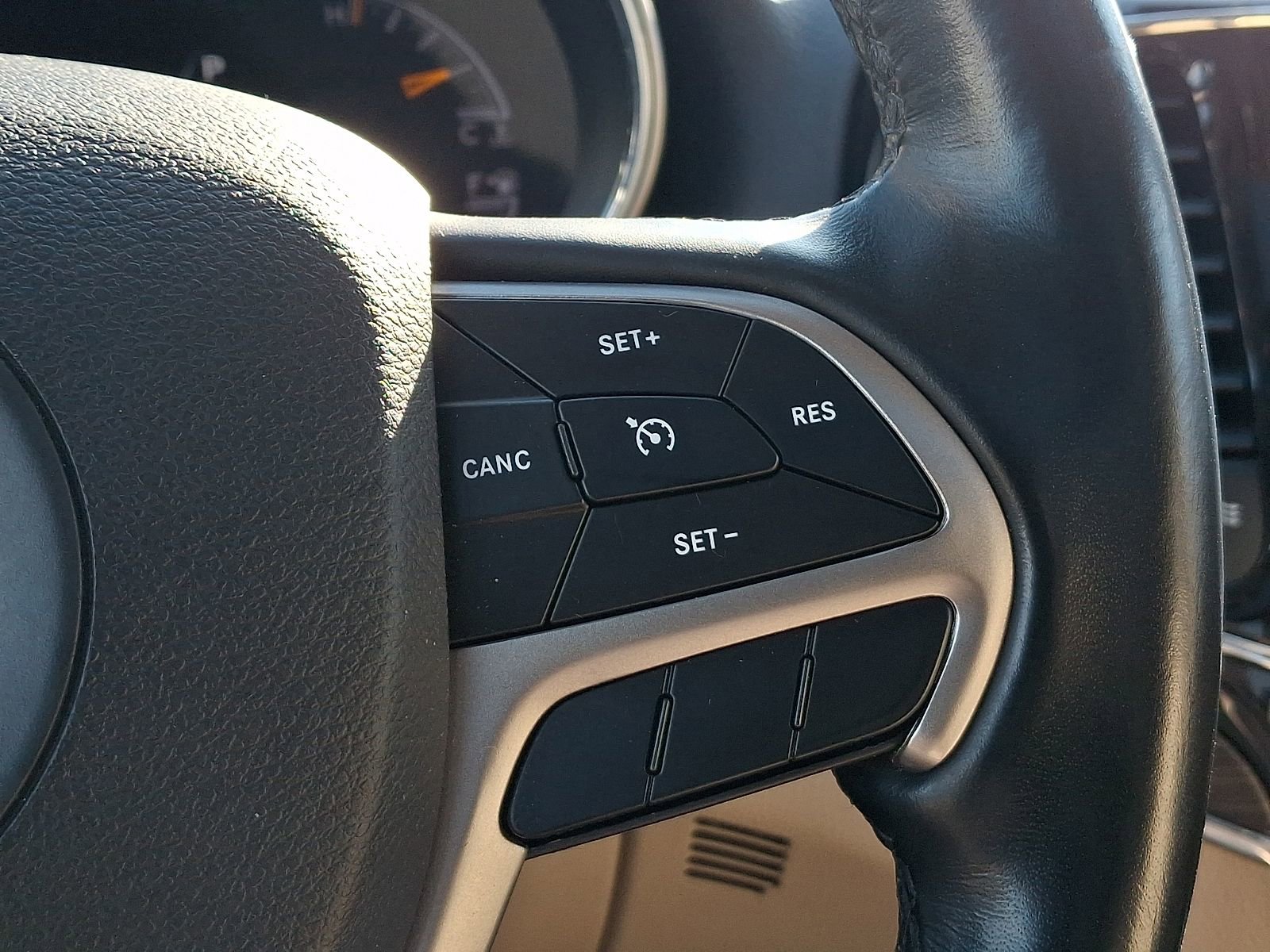 Used 2021 Jeep Grand Cherokee Limited w/ Luxury Group II image 24