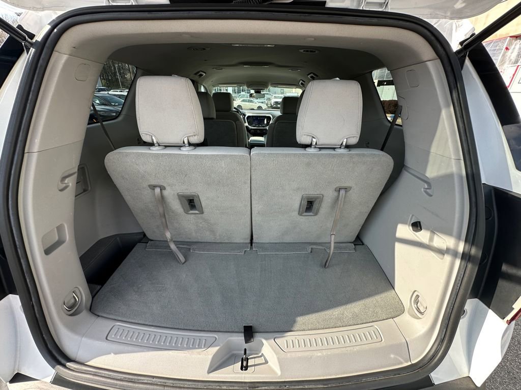 Used 2022 GMC Acadia SLE image 30