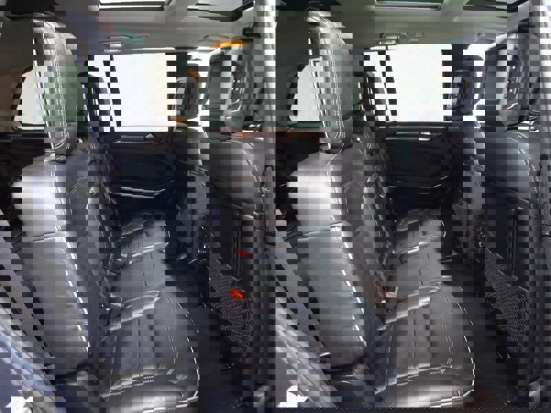 Used 2014 Mercedes-Benz GL 550 GL 550 4MATIC w/ Driver Assistance Package image 31