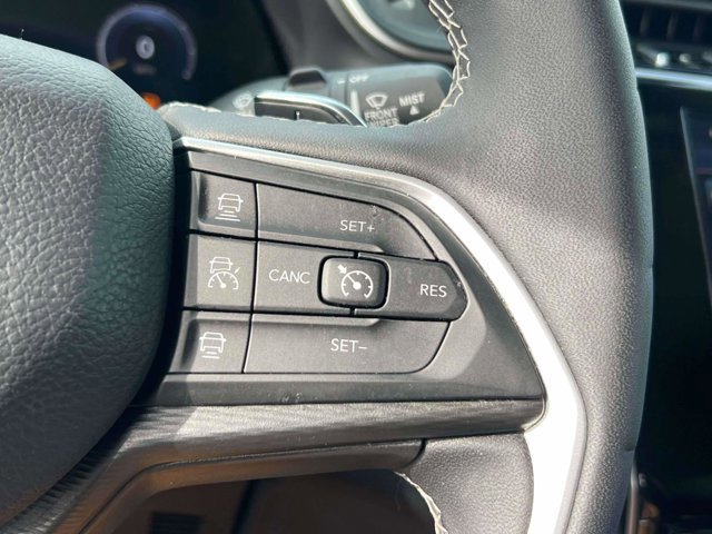 Used 2023 Jeep Grand Cherokee Laredo image 21