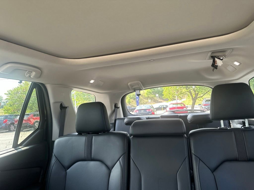 Used 2023 Honda Pilot Touring image 9