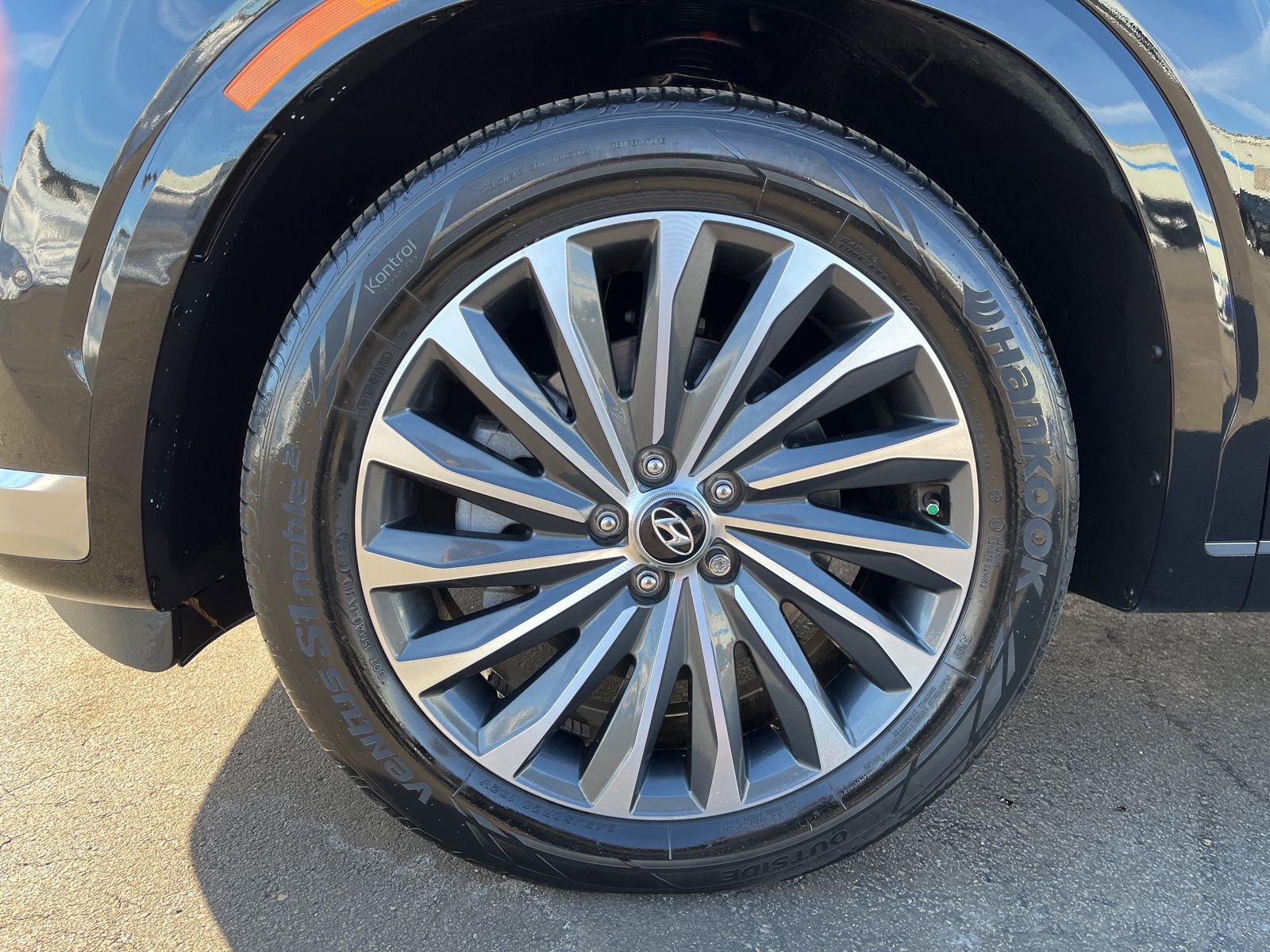 Used 2023 Hyundai Palisade Calligraphy image 9