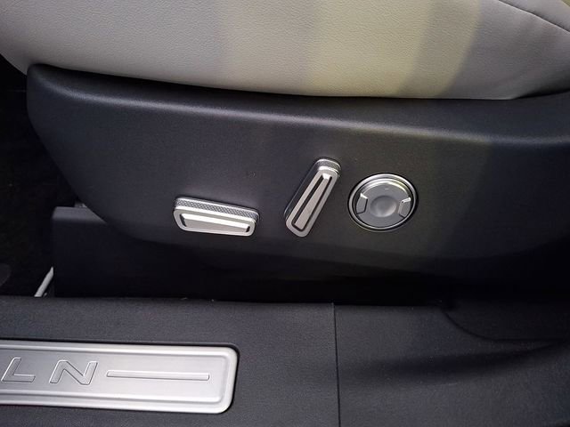 New 2026 Lincoln Nautilus Premier image 12