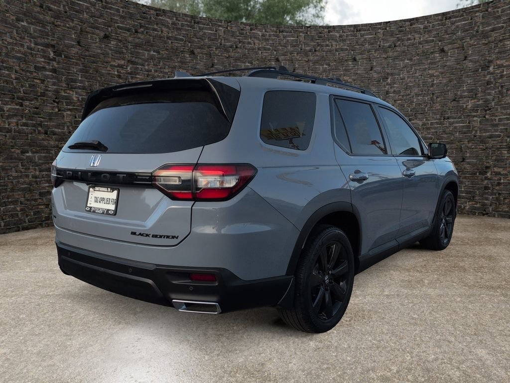 Used 2025 Honda Pilot Black Edition image 7