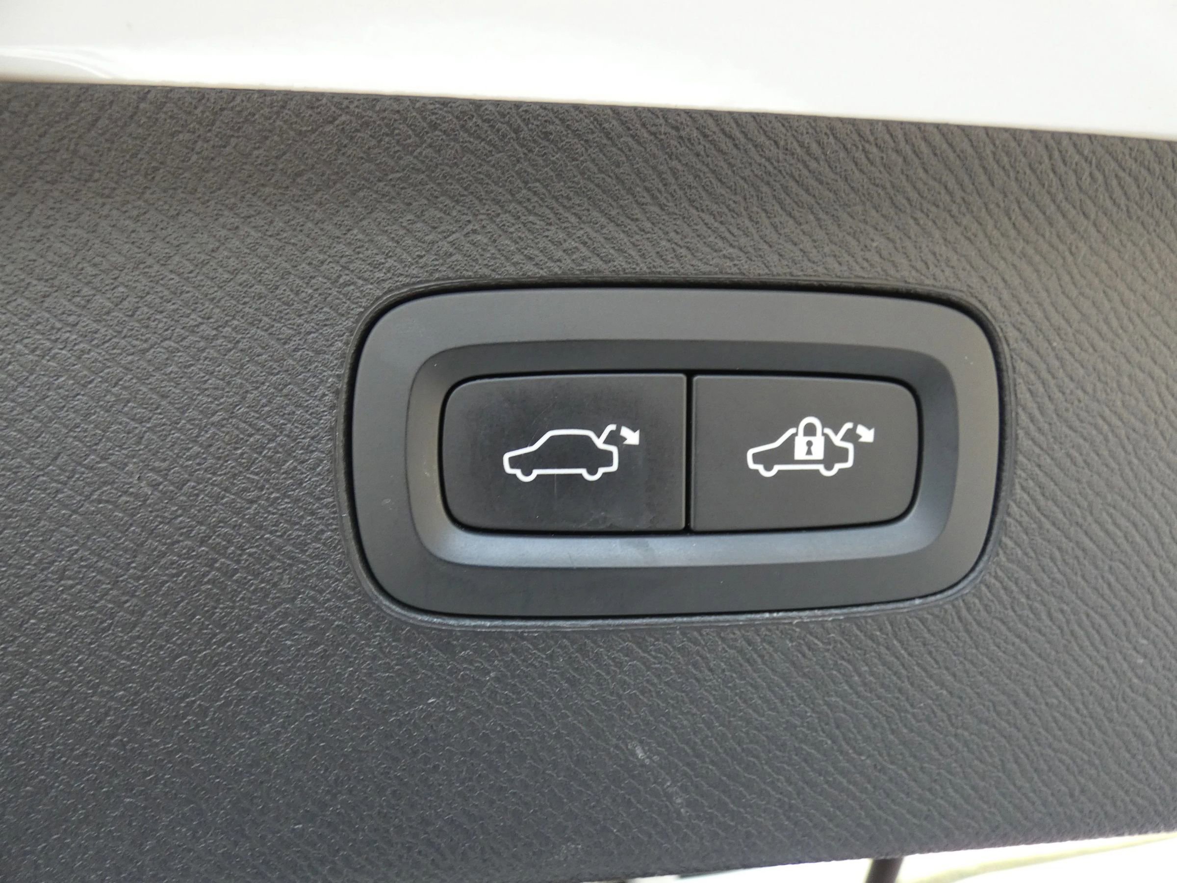 Used 2017 Volvo XC90 T6 Inscription w/ Vision Package image 90