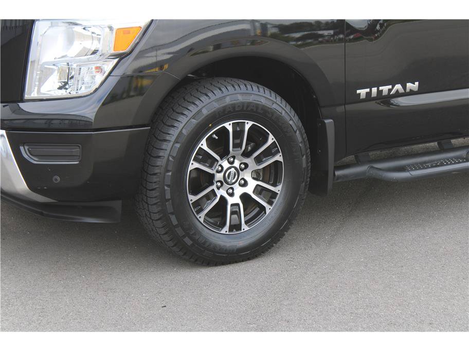 Used 2021 Nissan Titan SV w/ SV Convenience Package AWD/4WD image 6