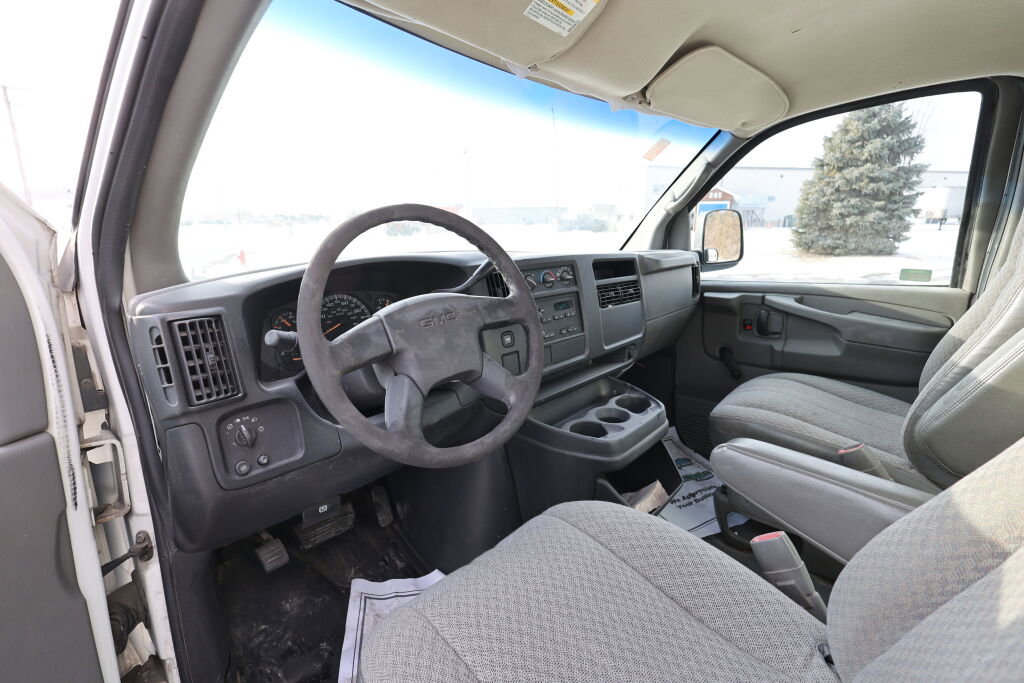 Used 2004 GMC Savana 3500 image 10