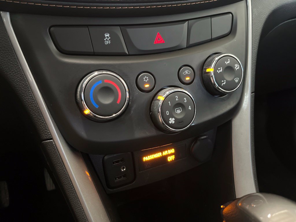 Used 2021 Chevrolet Trax LT w/ Midnight Edition FWD image 14