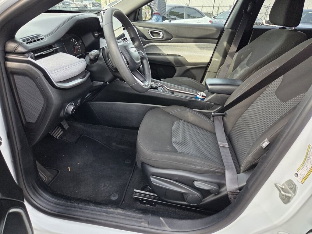 Used 2023 Jeep Compass Sport AWD/4WD image 6