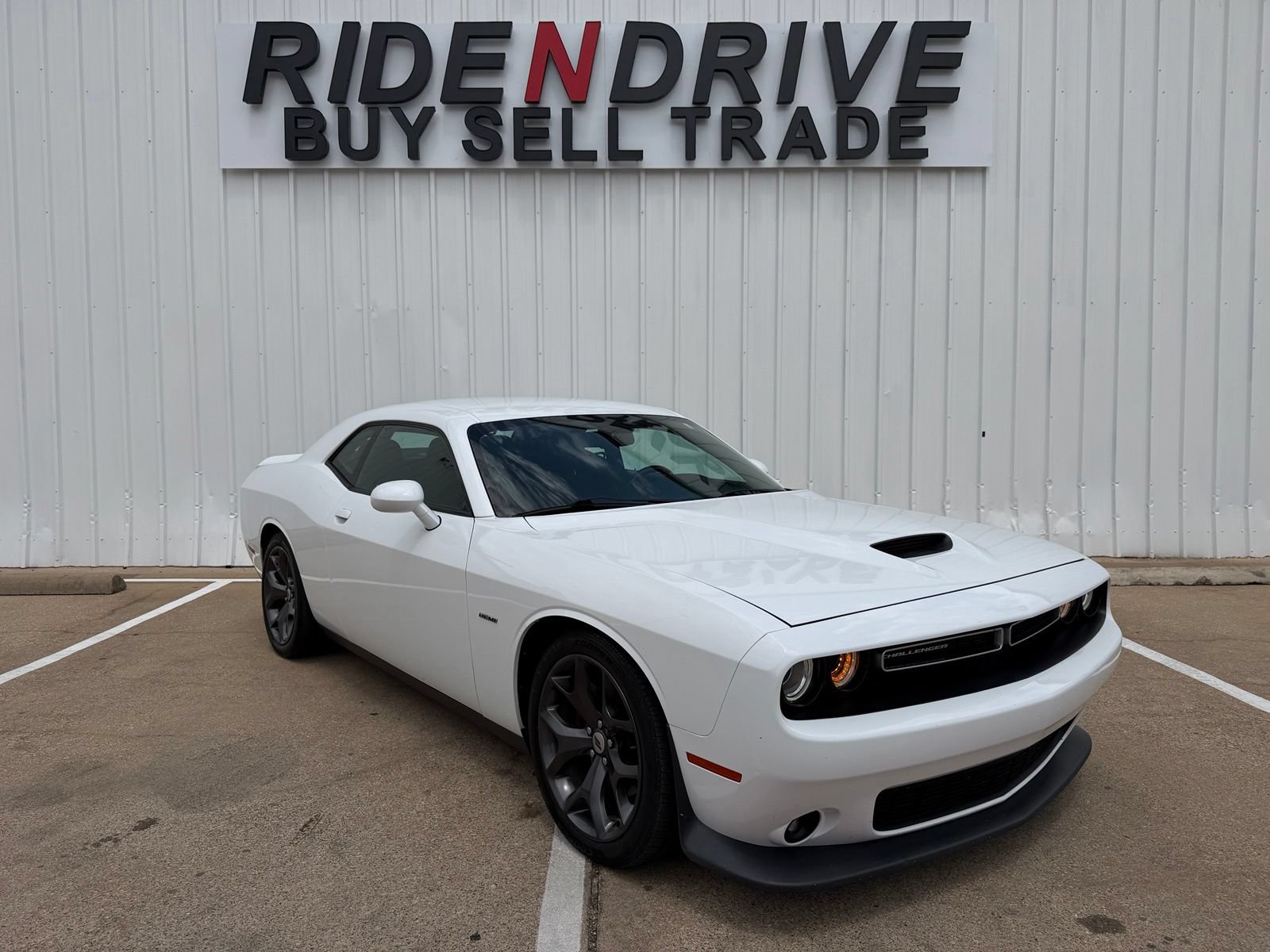Used 2019 Dodge Challenger R/T RWD image 9
