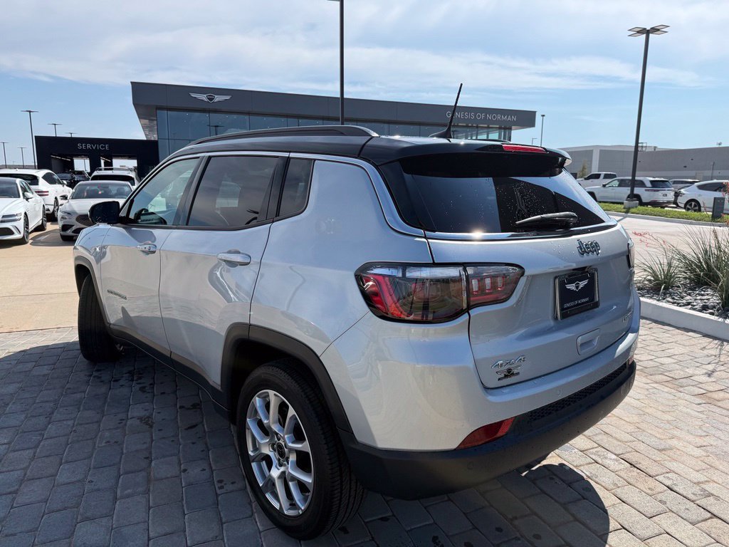 Used 2025 Jeep Compass Limited AWD/4WD image 3