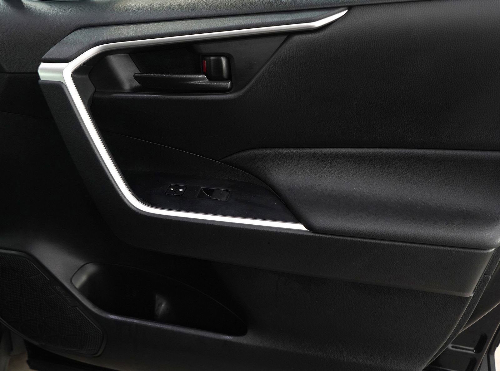 Used 2023 Toyota RAV4 LE image 8