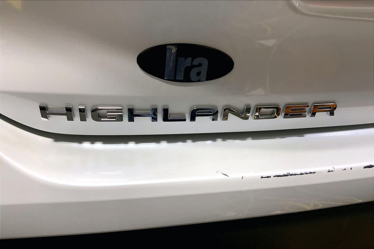 Used 2023 Toyota Highlander XLE AWD/4WD image 10
