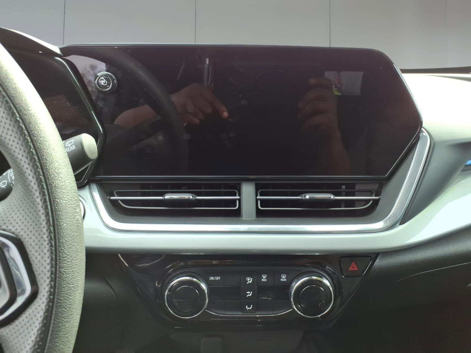 Used 2024 Chevrolet Trax LT FWD image 16