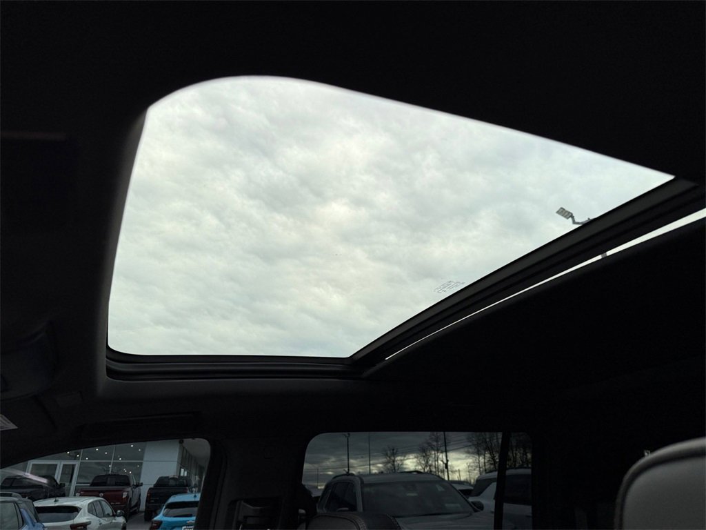 Certified 2025 Chevrolet Suburban High Country image 27