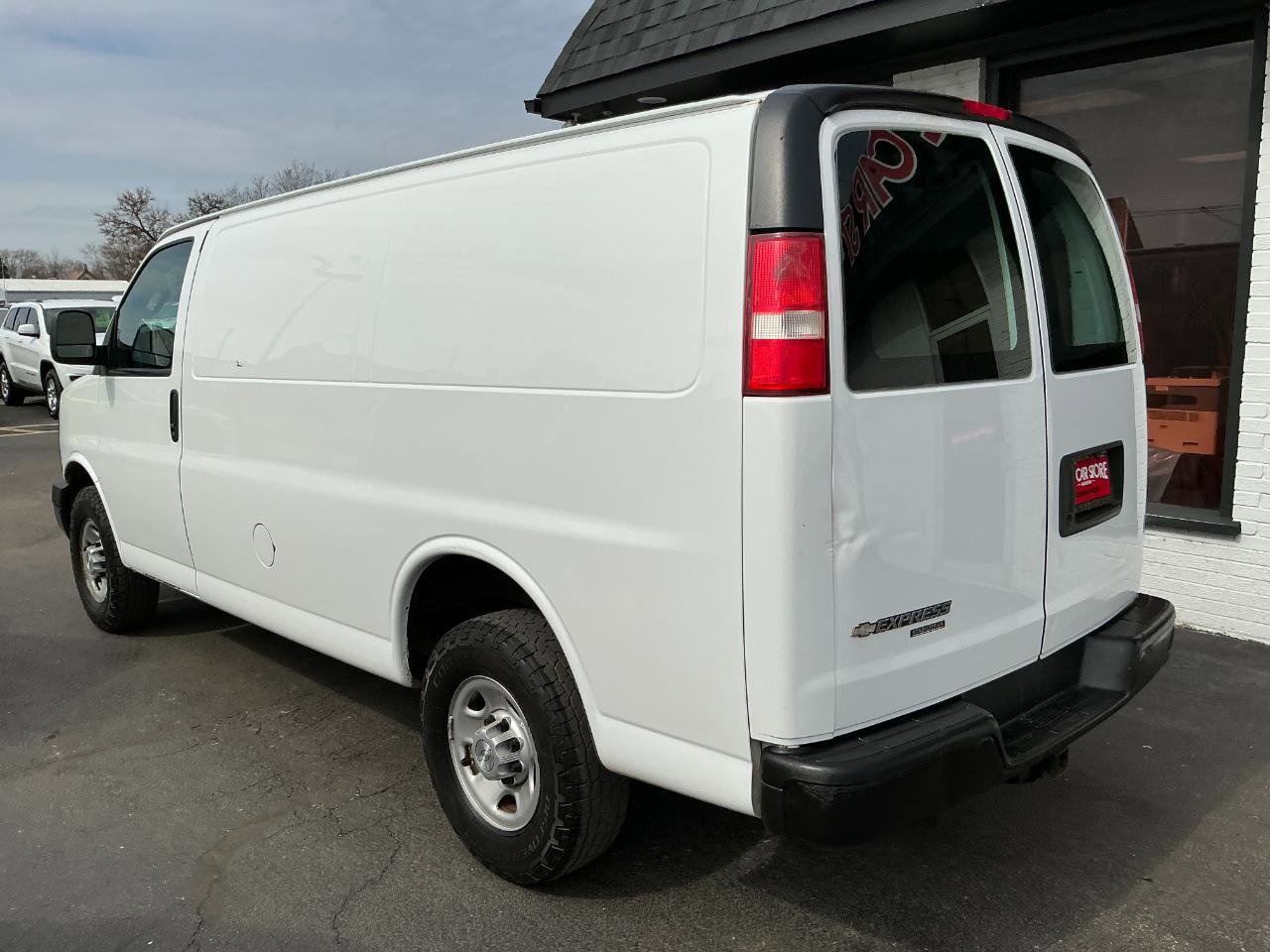 Used 2016 Chevrolet Express 2500 image 5