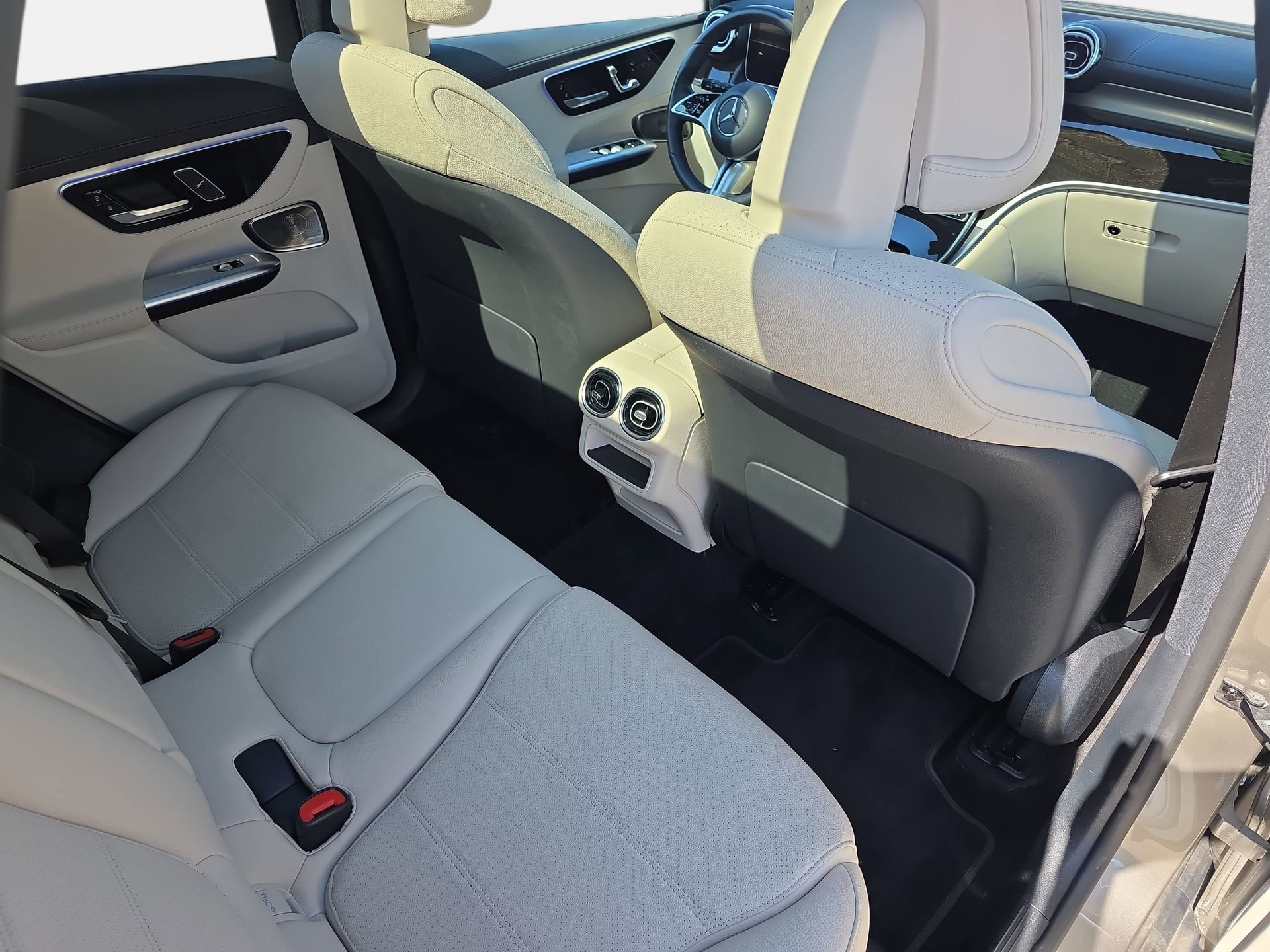 Used 2023 Mercedes-Benz GLC 300 4MATIC image 11