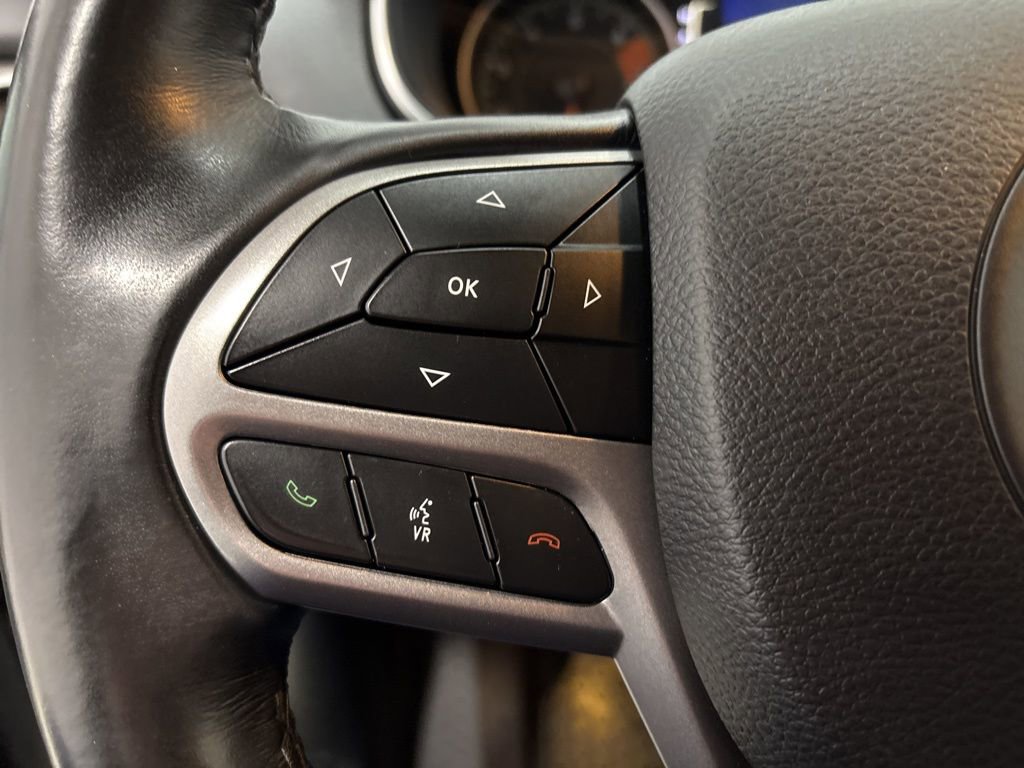 Used 2019 Jeep Cherokee Latitude Plus w/ Cold Weather Group image 22