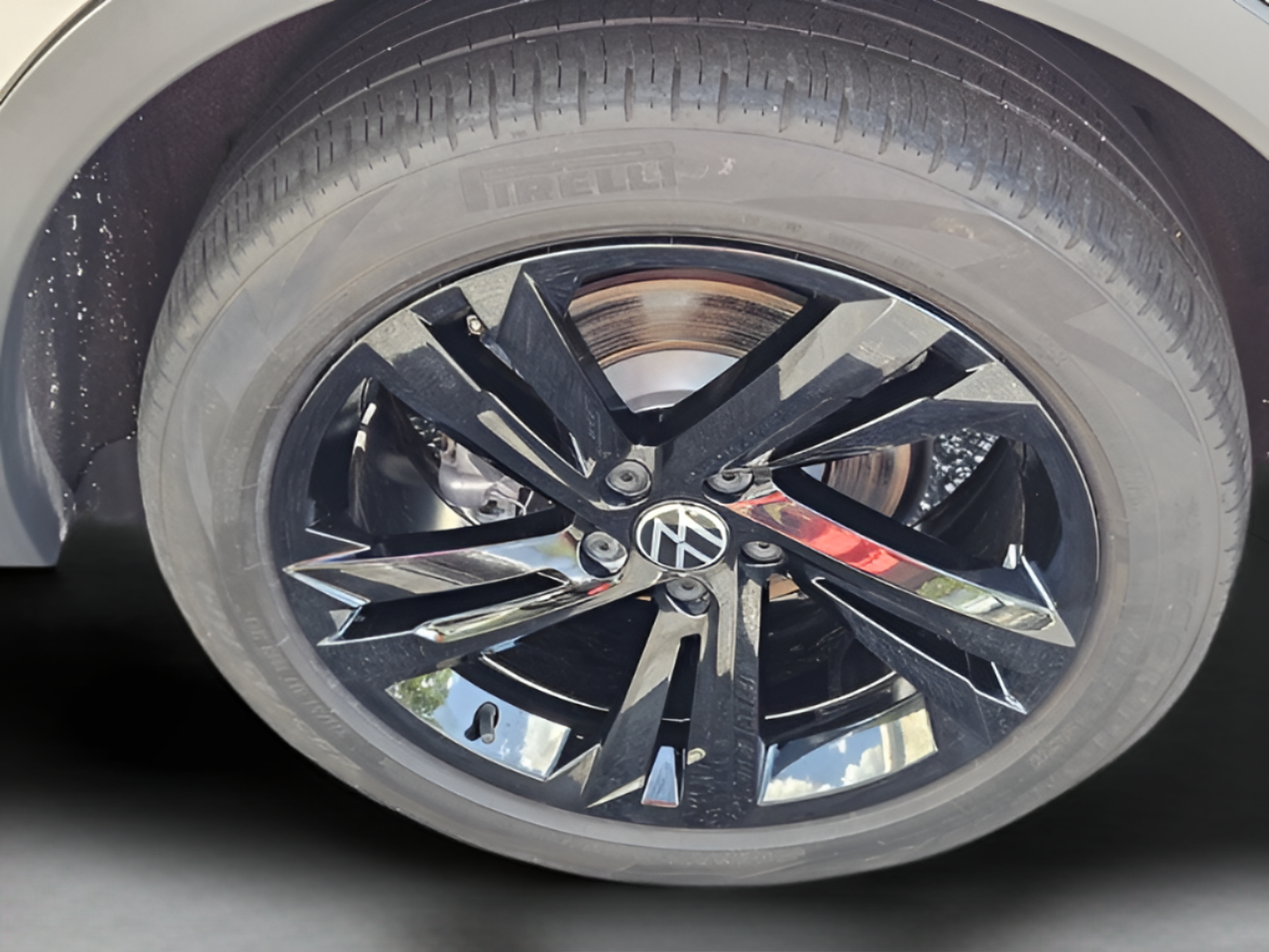 Certified 2023 Volkswagen Tiguan SE R-Line FWD image 31