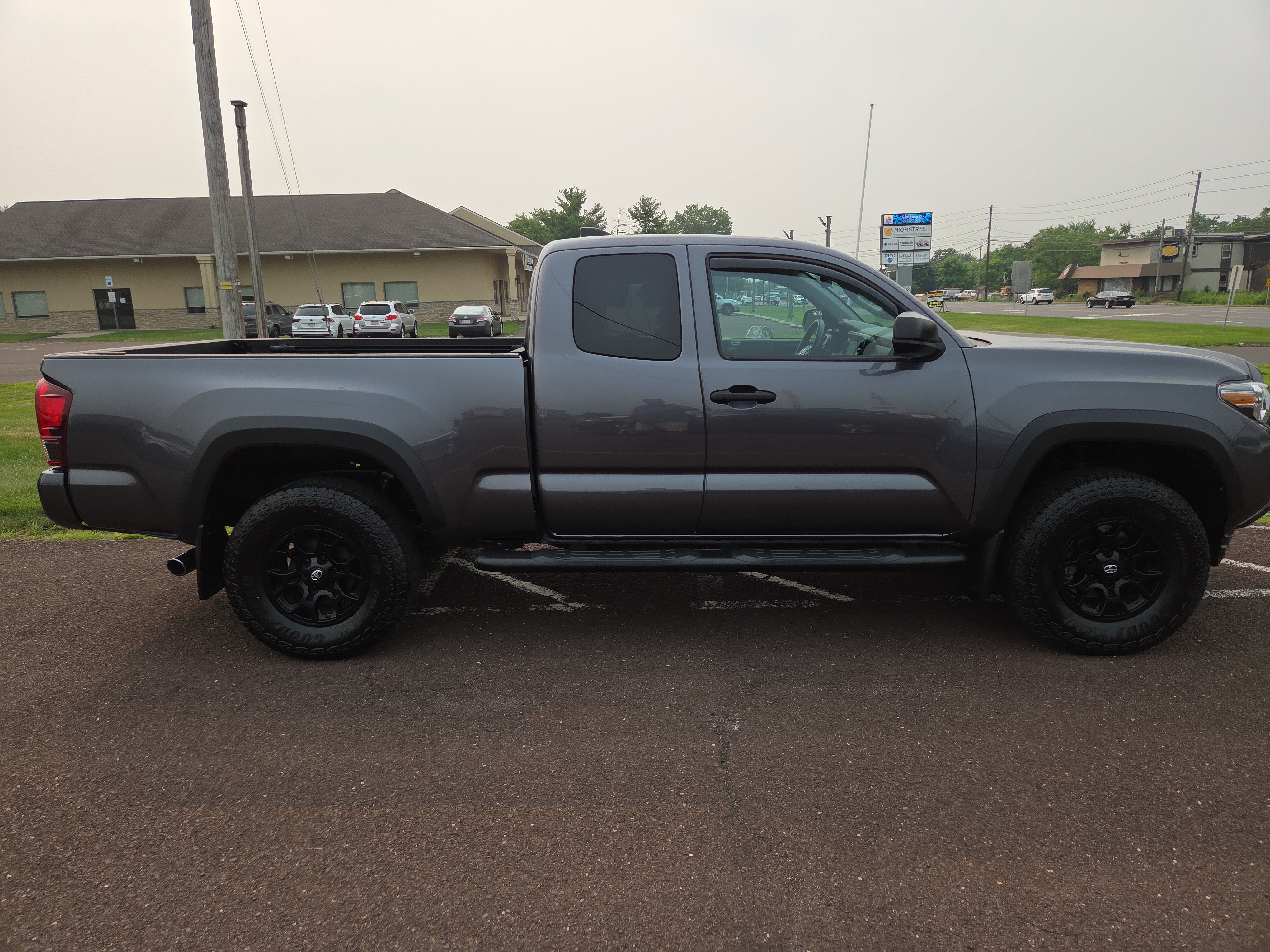 Certified 2020 Toyota Tacoma SR w/ SX Package AWD/4WD image 2