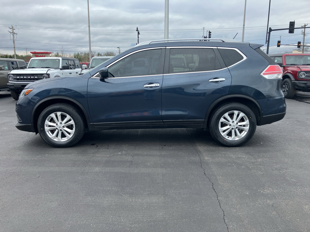Used 2016 Nissan Rogue SV image 3