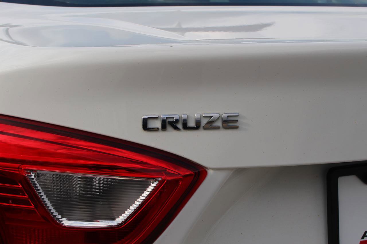 Used 2018 Chevrolet Cruze LT FWD image 41
