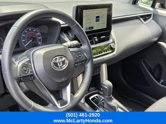 Used 2025 Toyota Corolla Cross LE AWD/4WD image 8