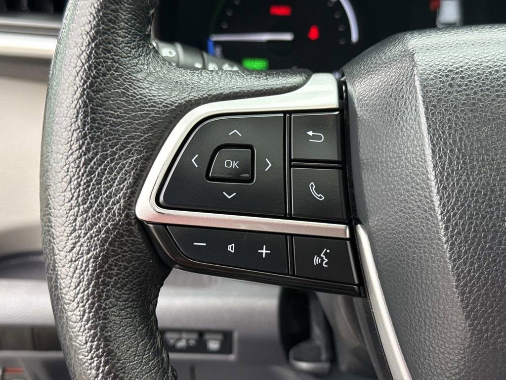 Used 2023 Toyota Sienna XLE image 40