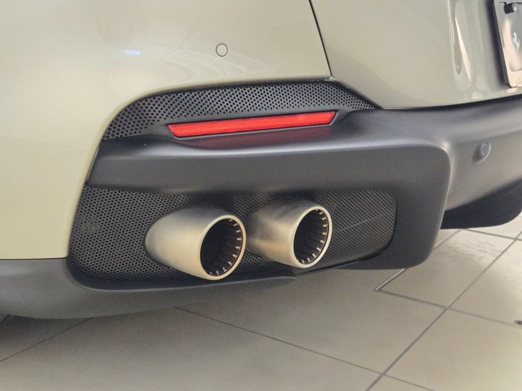 Used 2023 Ferrari Portofino M RWD image 11
