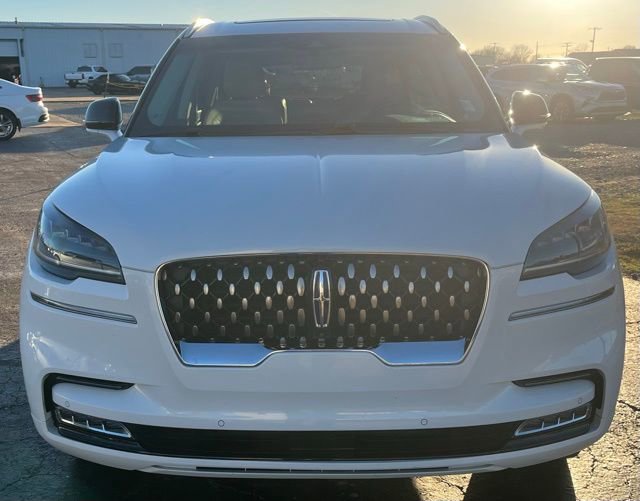 Used 2022 Lincoln Aviator Grand Touring w/ Elements Package Plus image 3
