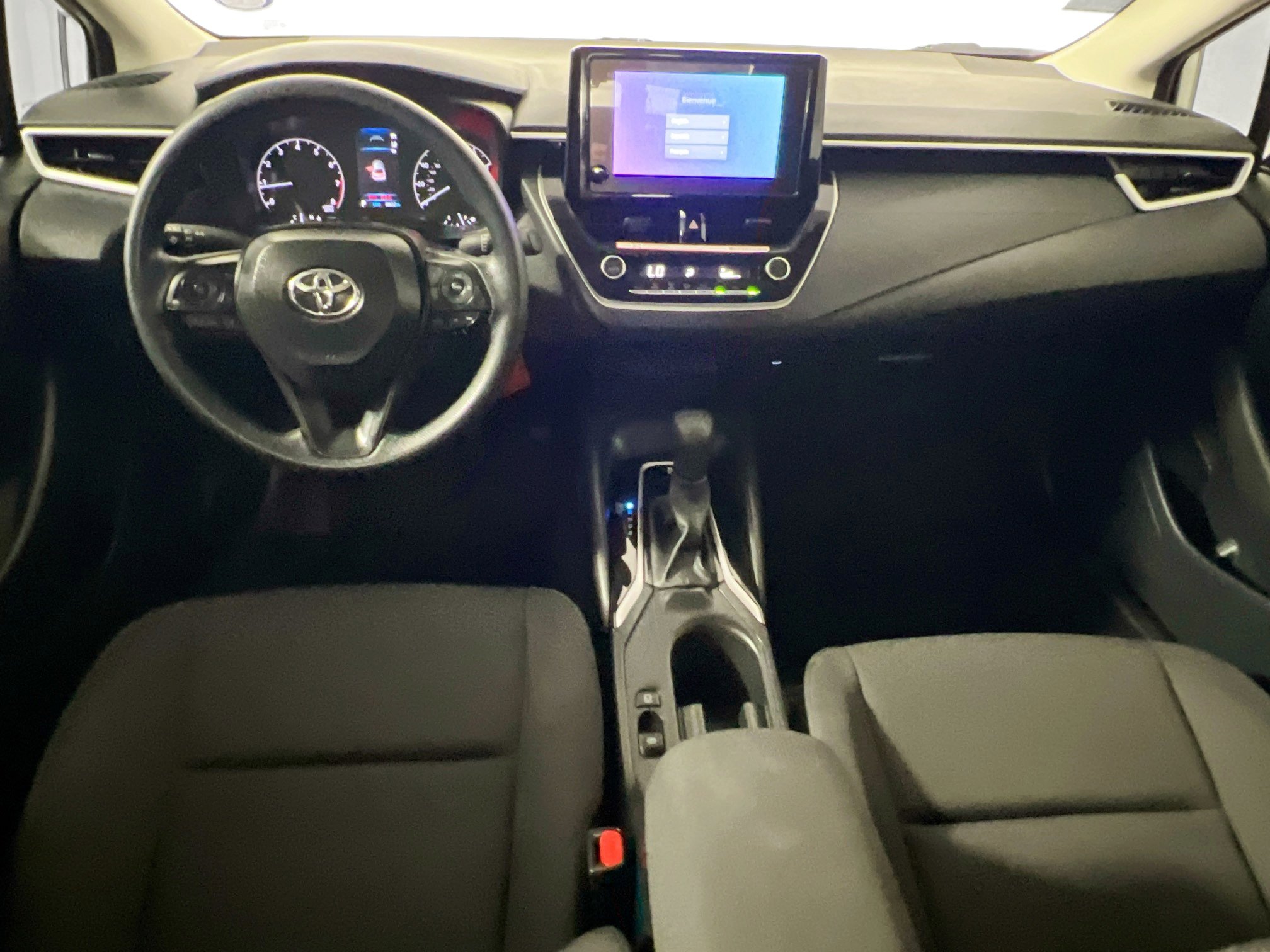 Used 2025 Toyota Corolla LE image 29