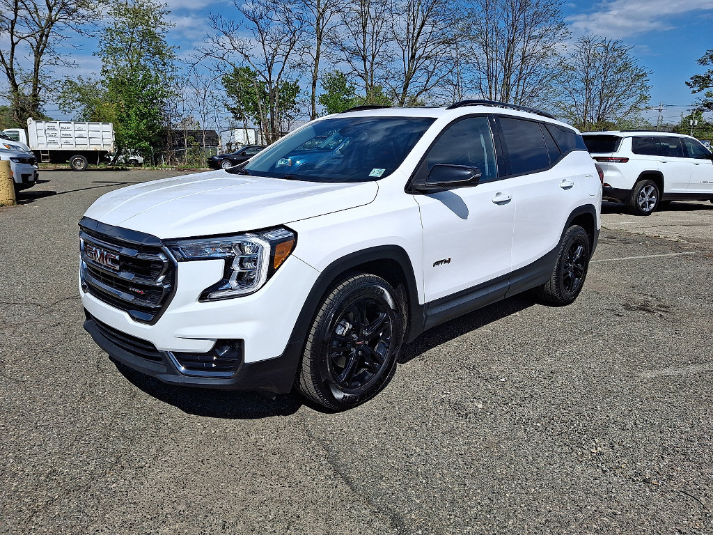 Used 2022 GMC Terrain AT4 w/ LPO, Floor Liner Package AWD/4WD image 40