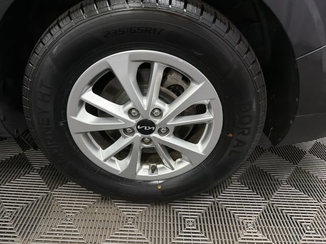 Used 2024 Kia Carnival LX FWD image 31