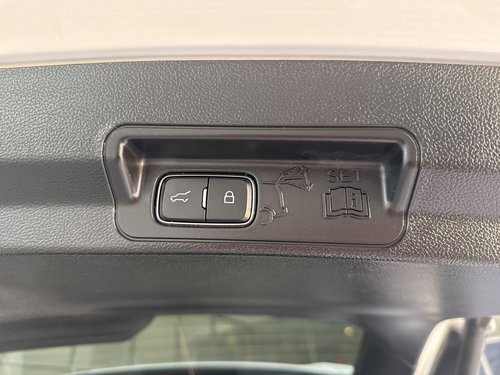 Used 2023 Ford Explorer Limited w/ Equipment Group 301A image 17