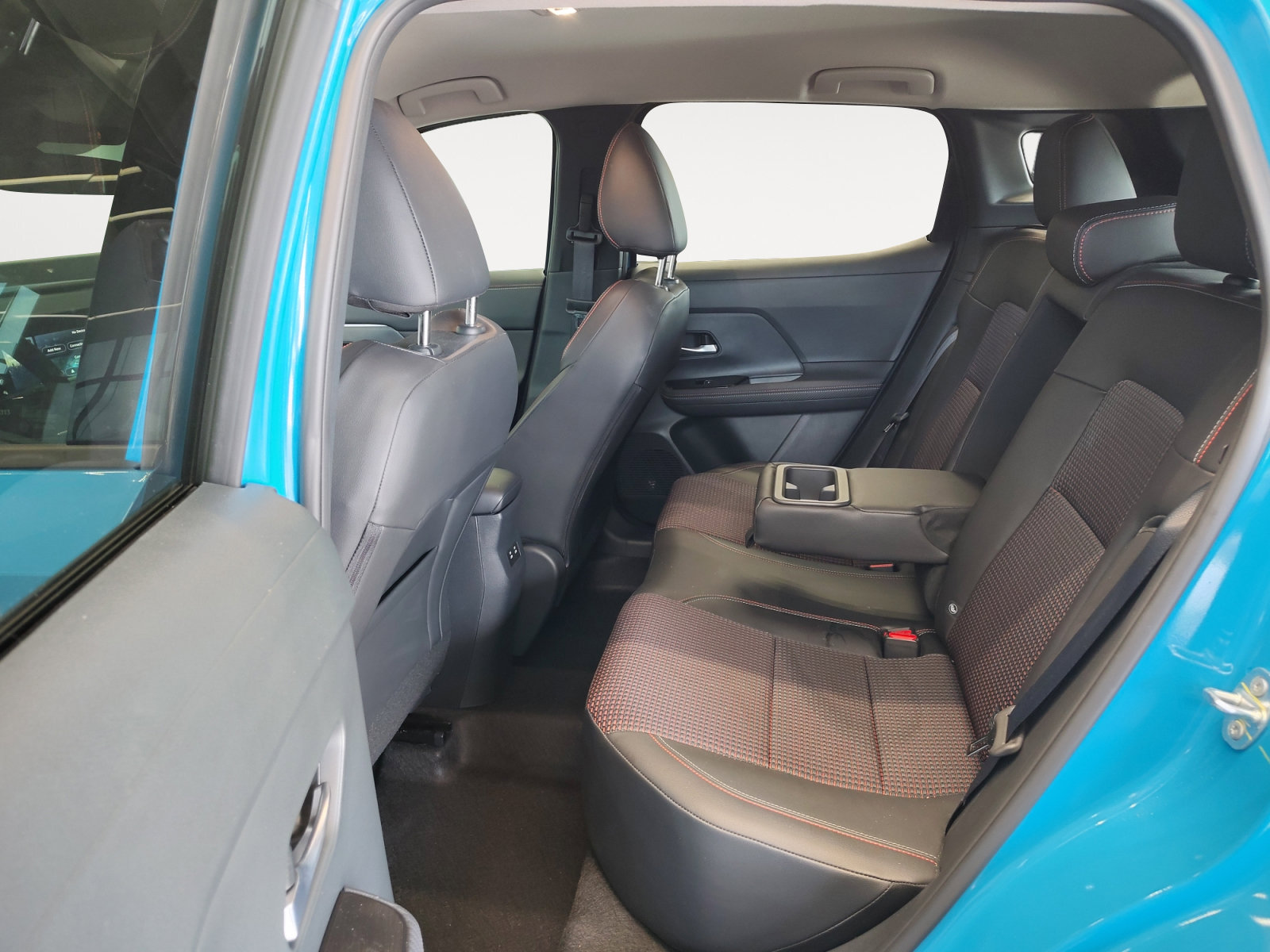 Used 2025 Nissan Kicks SR FWD image 24